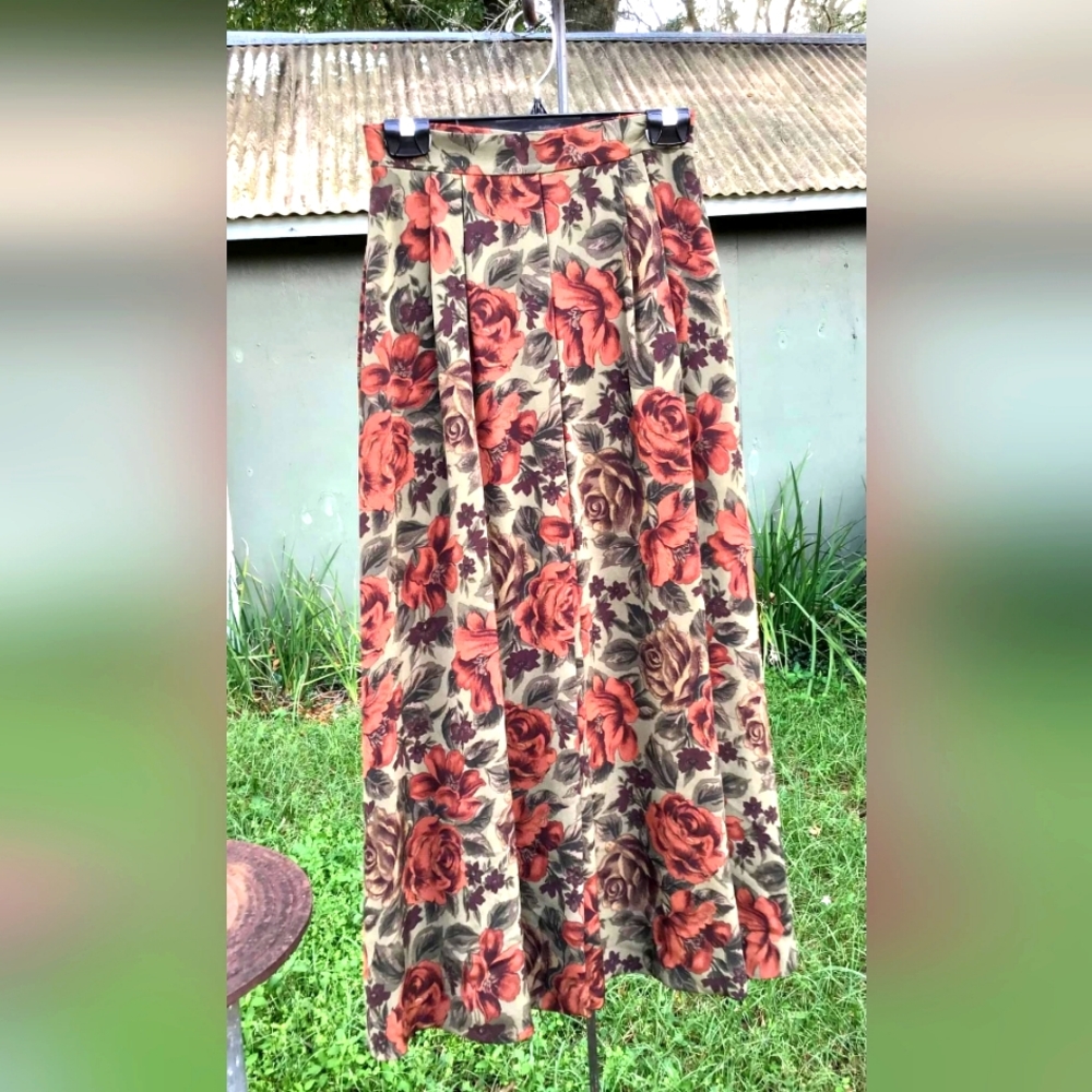 Midi-Skirt by The J. Peterman Company, Size 6, Silk Shell and Lining